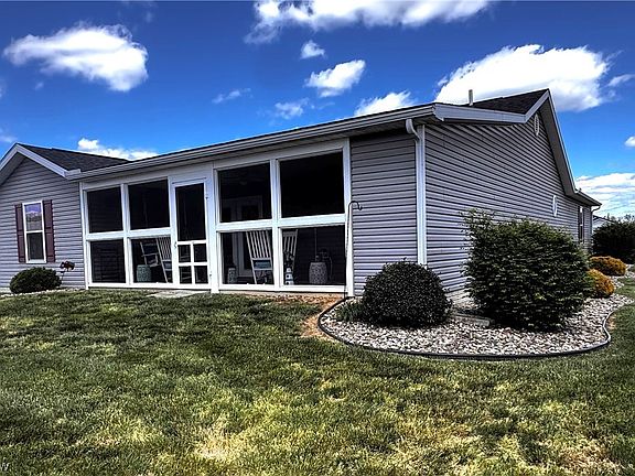 3rd image of 703 Oak Tree Ln