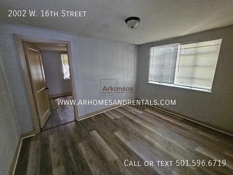 2002 W 16th St — Photo 19