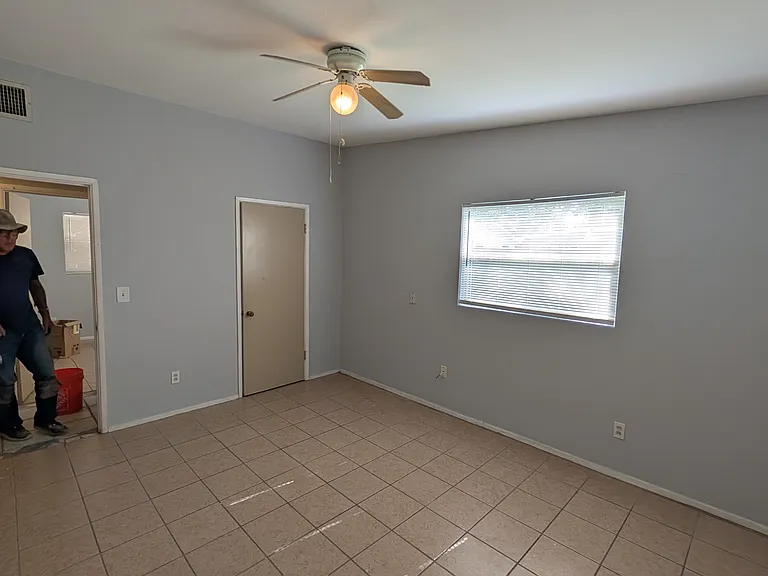 2132 Riviera Dr — Photo 32