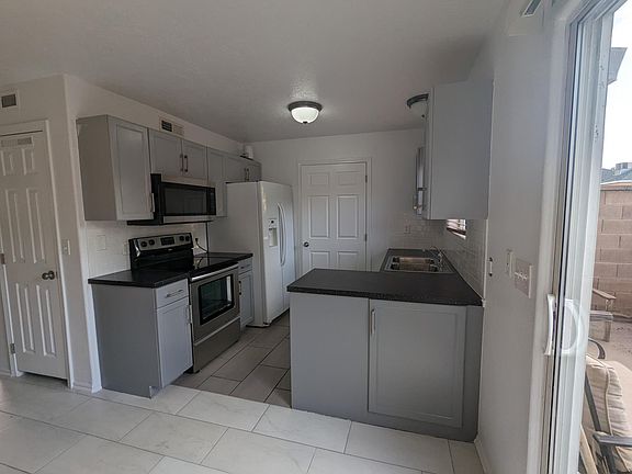 Updated kitchen with all the appliances