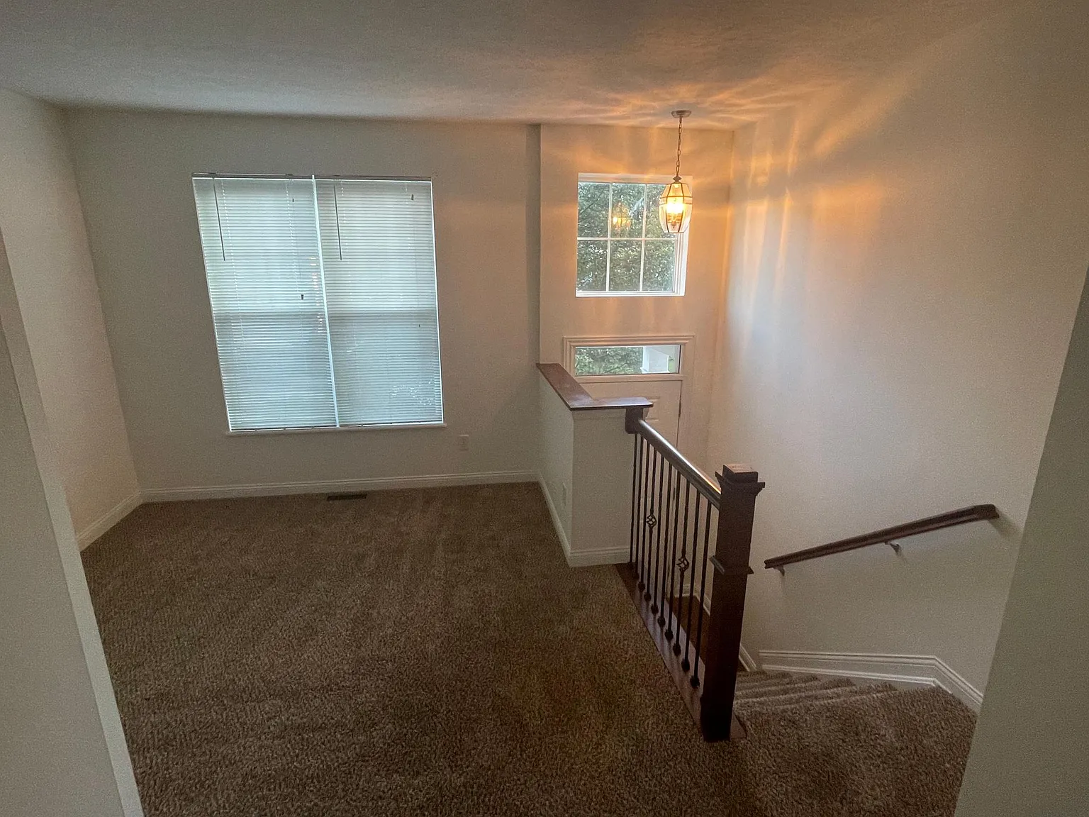 2 bed, 2.5 bath, 1792 sqft, $2,050 — Photo 2