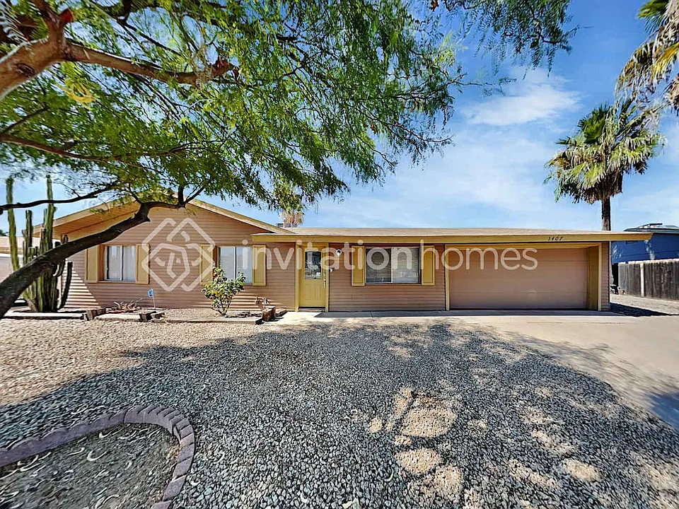 1407 W Thunderbird Rd