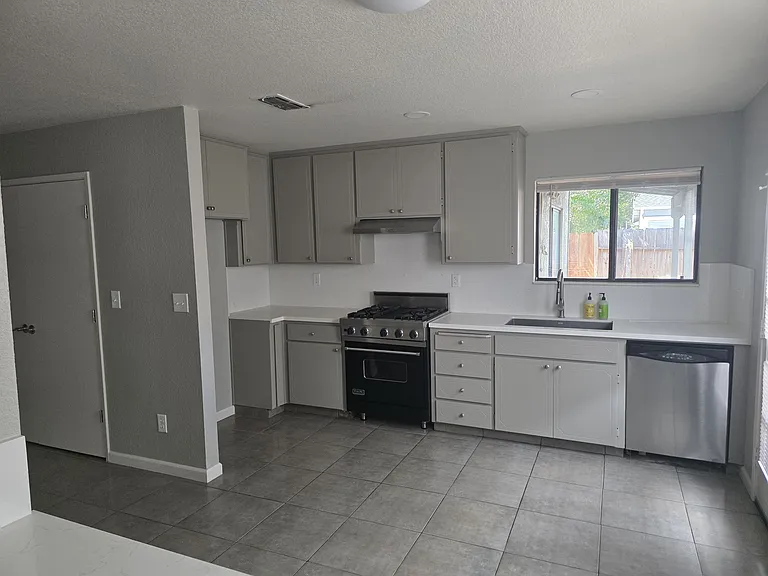 1021 Jacquelinelee Dr — Photo 6