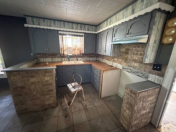 2nd image of 503 N Main St