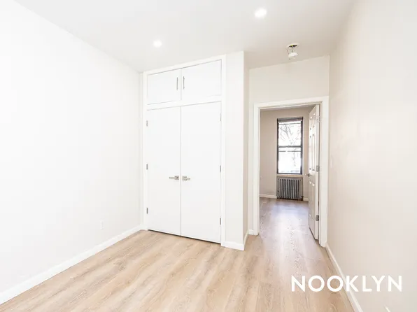 1826 Woodbine Street image 4 of 20