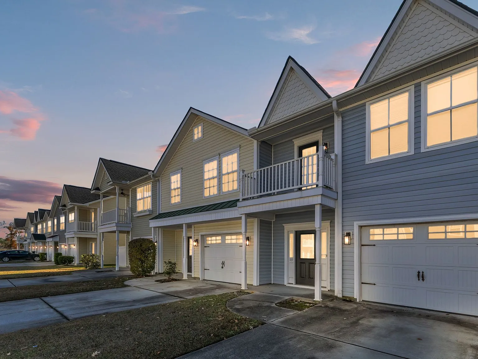 Stylish 3-Bedroom Townhome Location To Carnes And Nexton — Photo 1