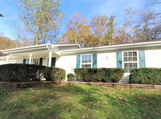 6808 Summit View Dr, Flowery Branch, GA 30542