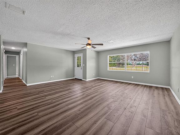 5th image of 4532 NE Jacksonville Rd
