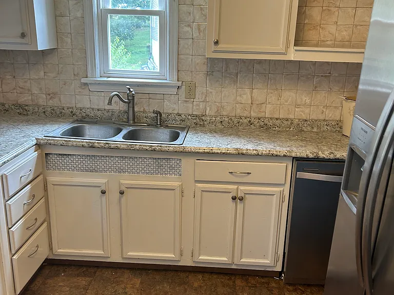 1166 Logan Rd — Photo 3
