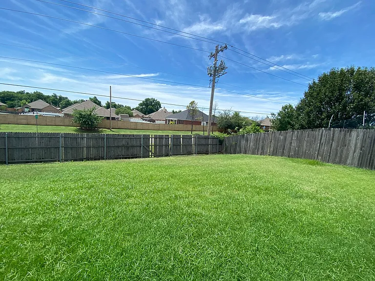 509 Allison Ln — Photo 10