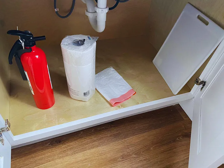 Fire extinguisher, paper towels & cutting board for added convenience.