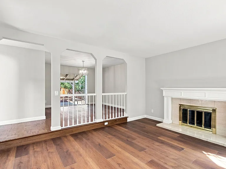 749 Glenborough Dr — Photo 5