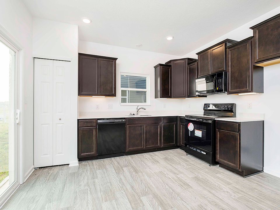 2nd image of 67 Winding Brook Way