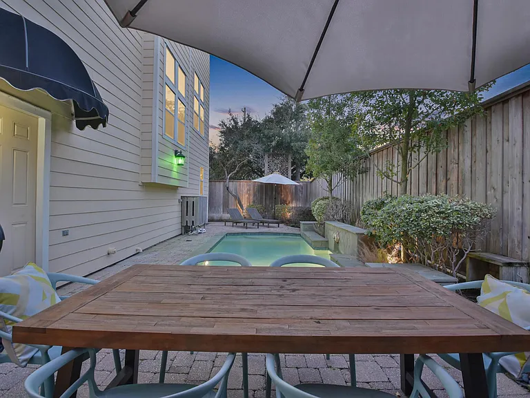 1202 W 25th St — Photo 40