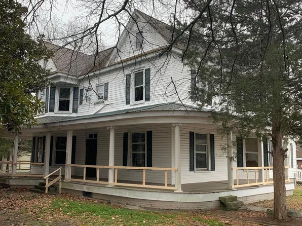 300 Musgrove St, Clinton, SC 29325