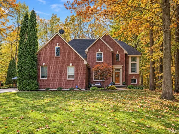 9293 Oakview Dr, Swartz Creek, MI 48473