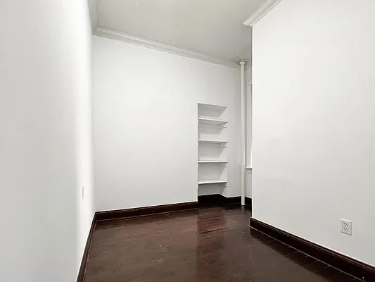 Rented by Kahen Properties | media 17