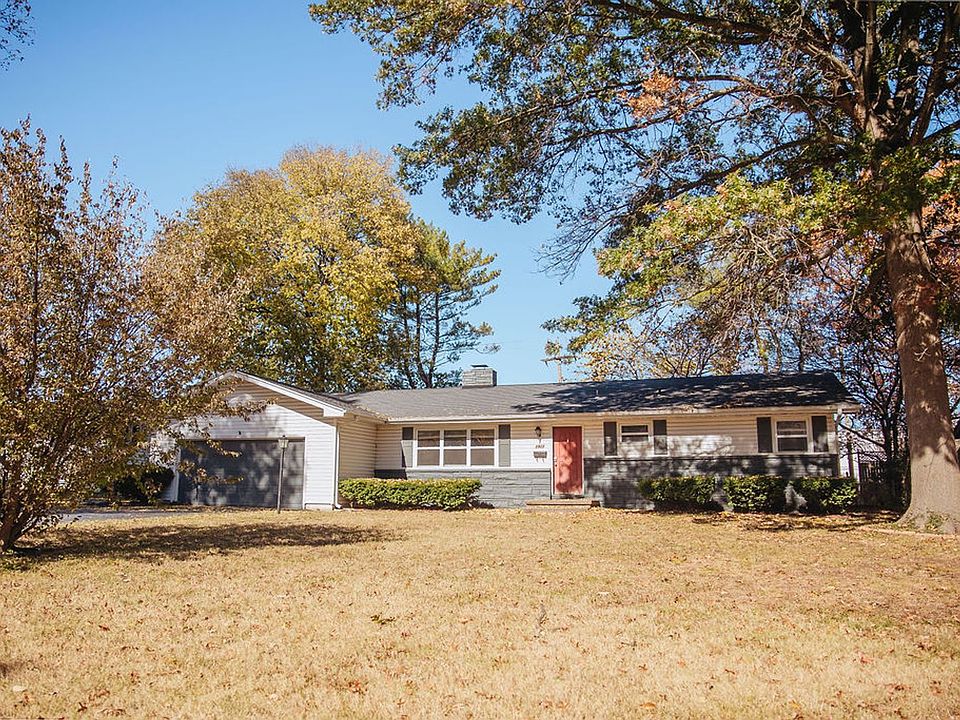 1st image of 2923 E Eastmoor Dr