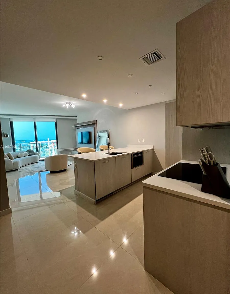 2 bed, 1141 sqft, $4,600 — Photo 3