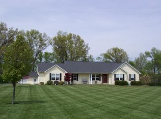 11042 E Hutchison Rd, Mount Vernon, IL 62864