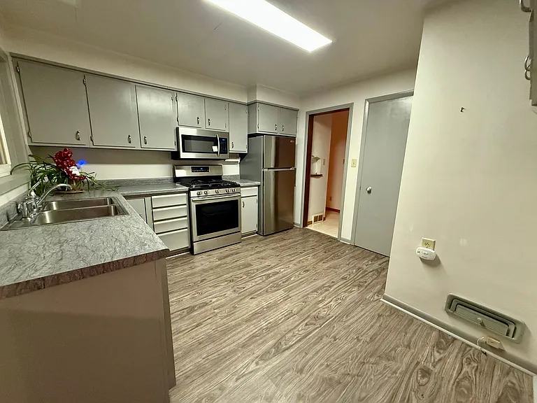 1316 Prospect Ave — Photo 2