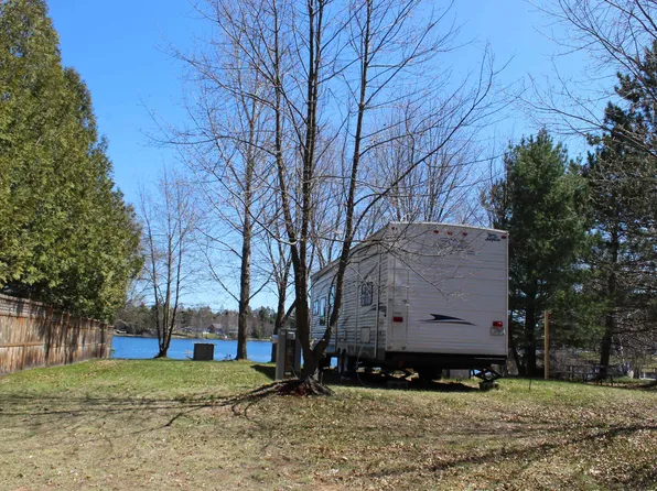 N6584 Poplar Ln, Crivitz, WI 54114