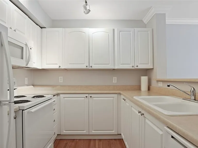 33020 10th Ave SW #T202 — Photo 5