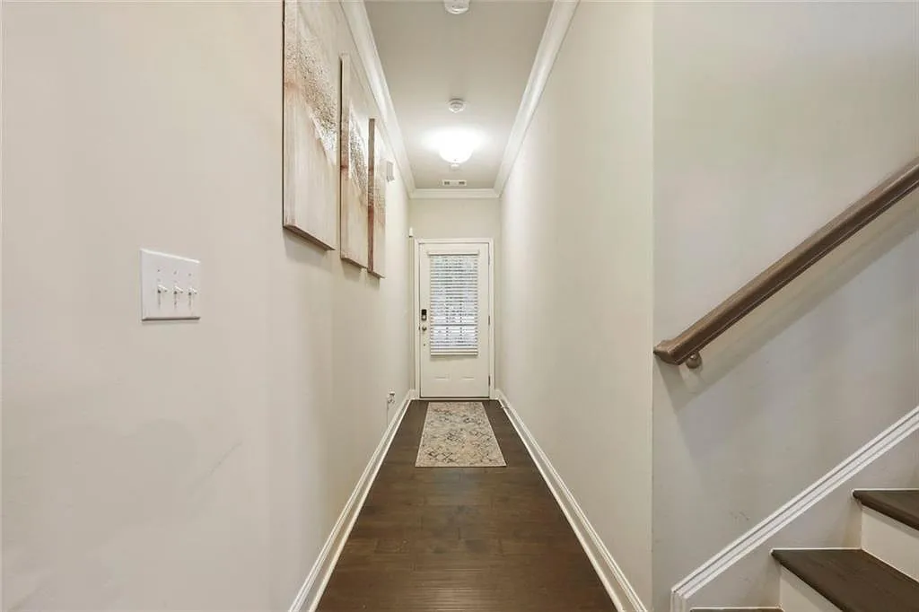 3 bed, 2.5 bath, 1864 sqft, $2,625 — Photo 3