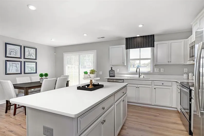 6130 Bellastead Dr — Photo 2