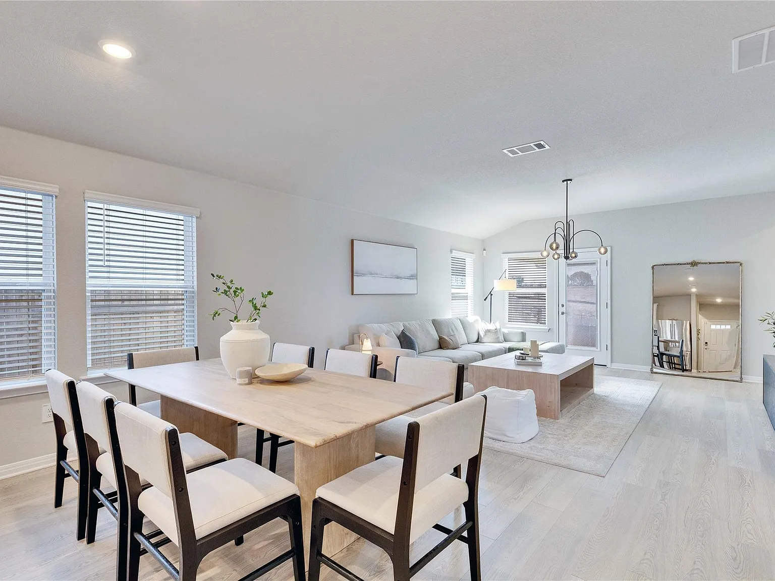 4 bed, 3.0 bath, 2039 sqft, $3,000 — Photo 3
