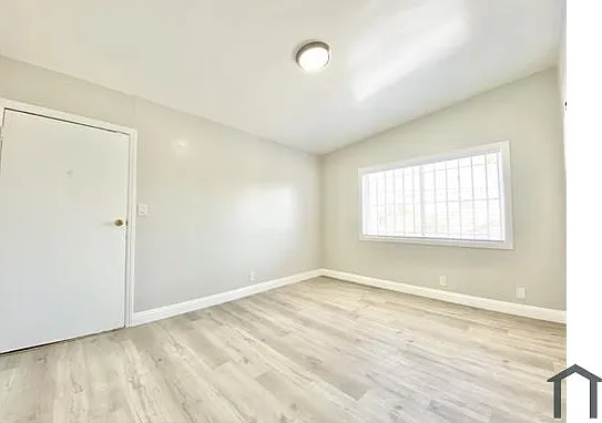 703 W 79th St #6 — Photo 2