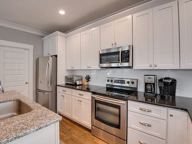 508 Morton Ave — Photo 36