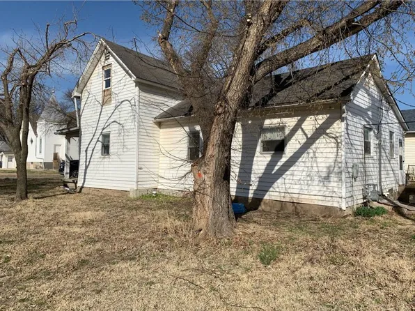 204 E 2nd St, Delphos, KS 67436