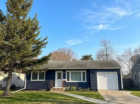 1017 12th St S, Moorhead, MN 56560