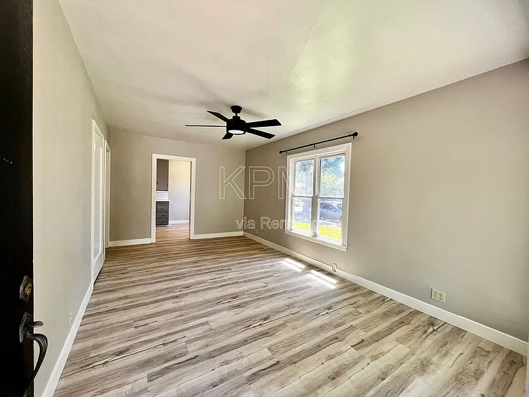 2704 N Hunter St — Photo 2