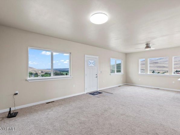 14403 N Wenas Rd, Selah, WA 98942