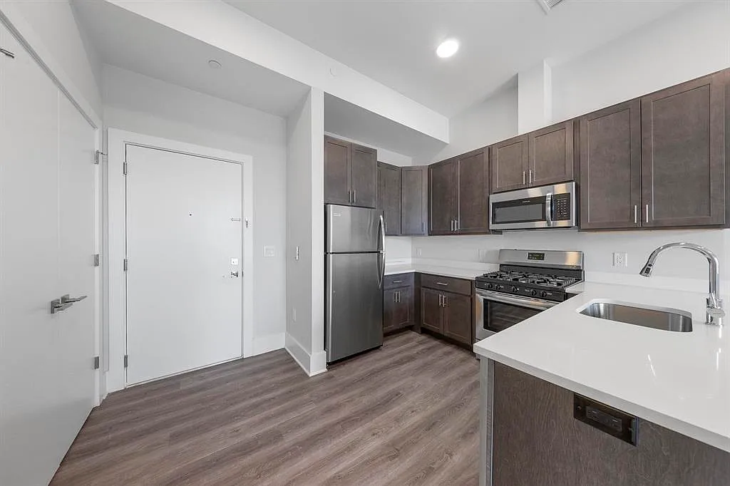 660 Lofts — Photo 3