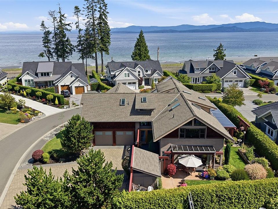 1st image of 880 Bluffs Dr