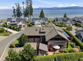 880 Bluffs Dr, Qualicum Beach, BC V9K0A2