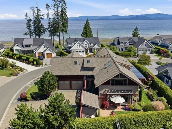 880 Bluffs Dr, Qualicum Beach, BC V9K 0A2