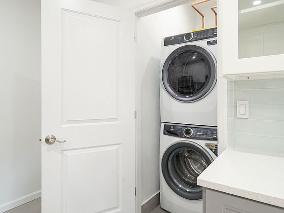 5th image of 366 Metropolitan Ave #Top