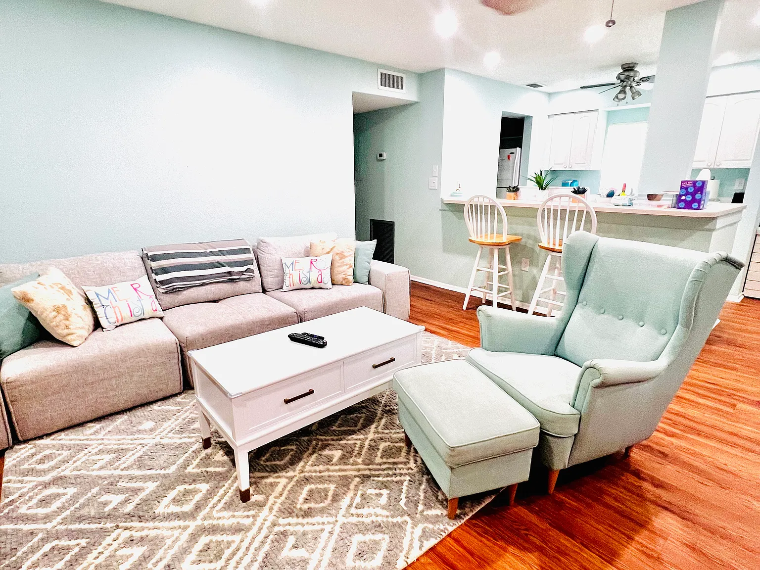 2 bed, 1075 sqft, $2,000 — Photo 1