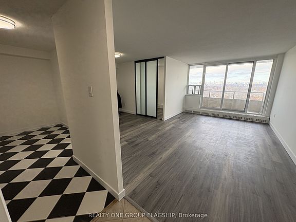 5th image of 15 Torrance Rd #1209