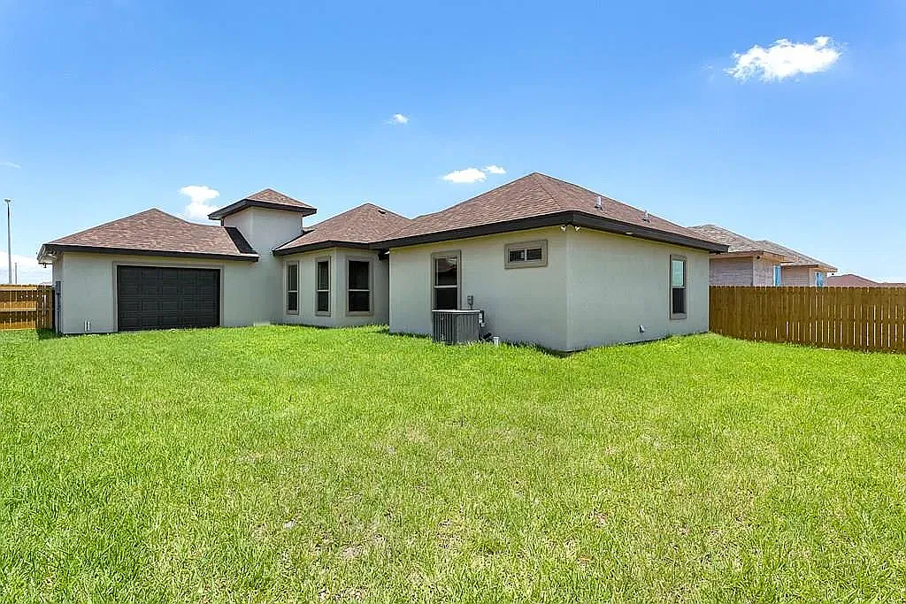 4 bed, 2.5 bath, 1595 sqft, $2,200 — Photo 3