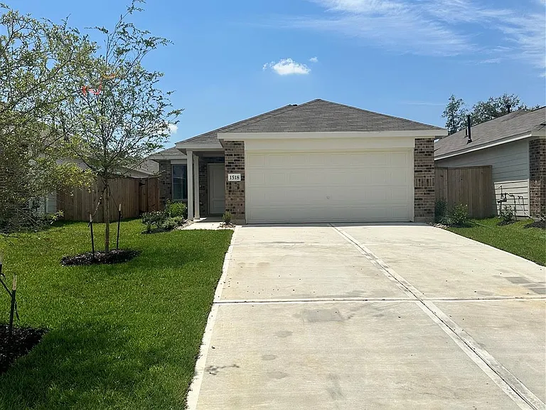 1518 San Sebastien Dr — Photo 1