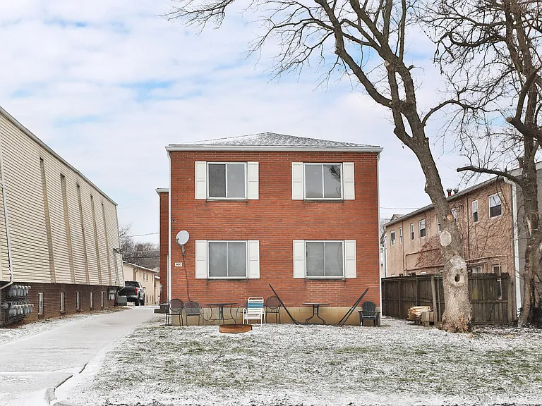 460 E Norwich Ave #A — Photo 1