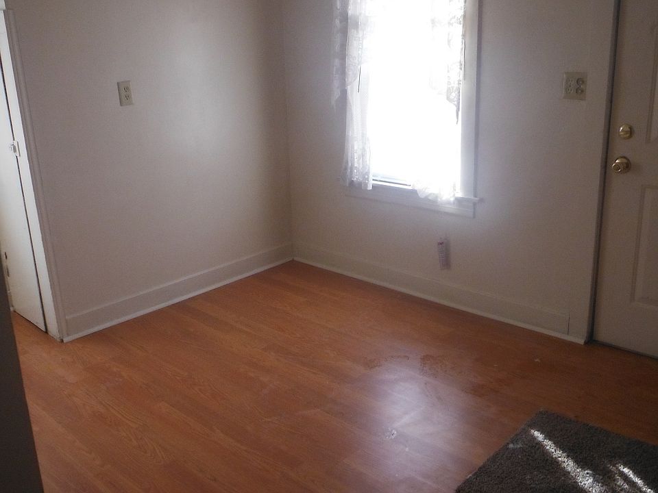 2nd image of 252 Douglas St APT D