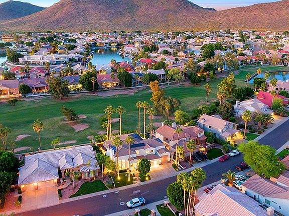 3rd image of 5880 W Del Lago Cir