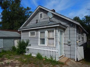 123 Manor Ave, Fox Lake, IL 60020