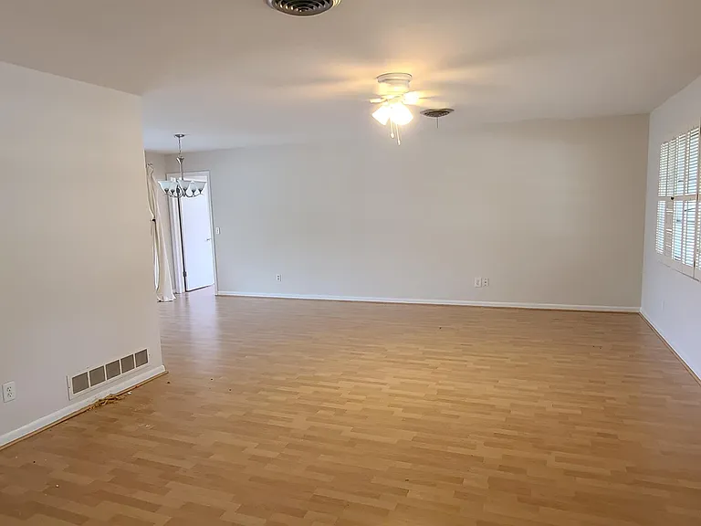 1329 Fairfield Dr — Photo 9